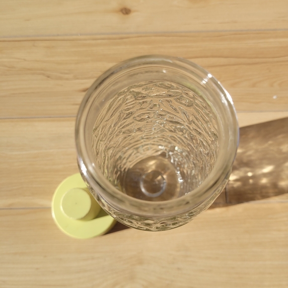 Vintage 60's glass Shaker bottle with plastic yellow bottletop - Picture 2 of 4